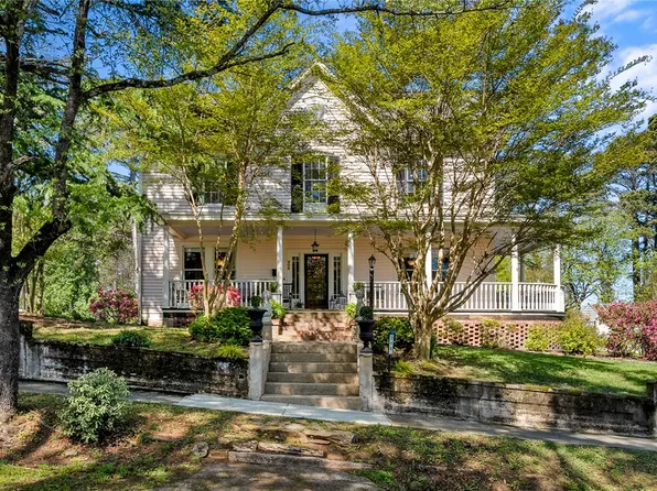 208 S Tugaloo St, Walhalla, SC 29691