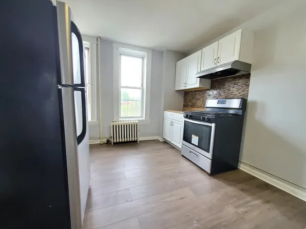 90 Lake Street image 1 of 6