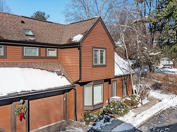 3rd image of 7 Valley View Dr