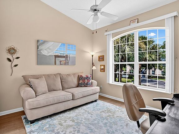 5th image of 511 Augusta Cir