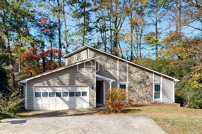 1st image of 4805 Lake Park Ct NW