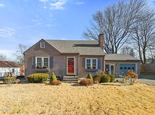 35 Richmond Ave, Lee, MA 01238