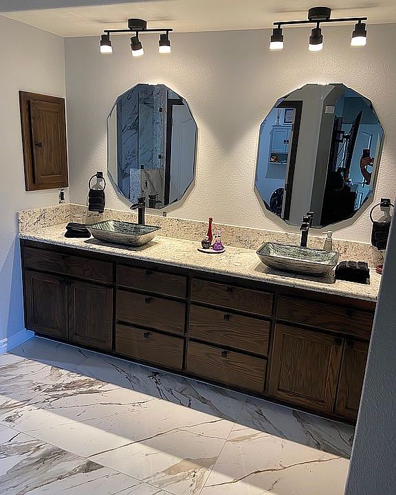 1st image of 10121 Mockingbird Ave