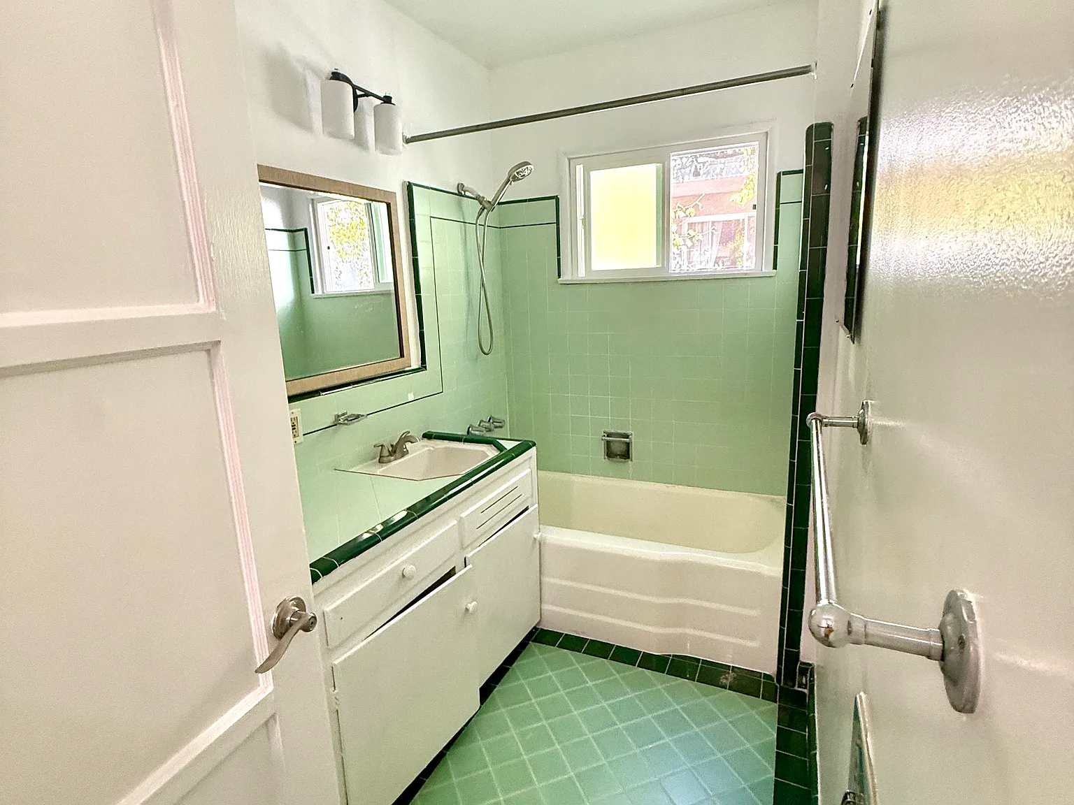 1 bed, 700 sqft, $2,249 — Photo 4
