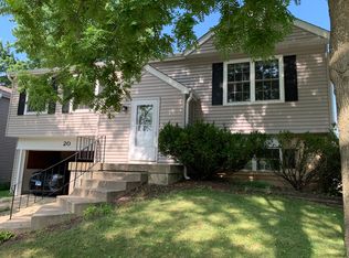 20 Monterey Dr, Vernon Hills, IL 60061