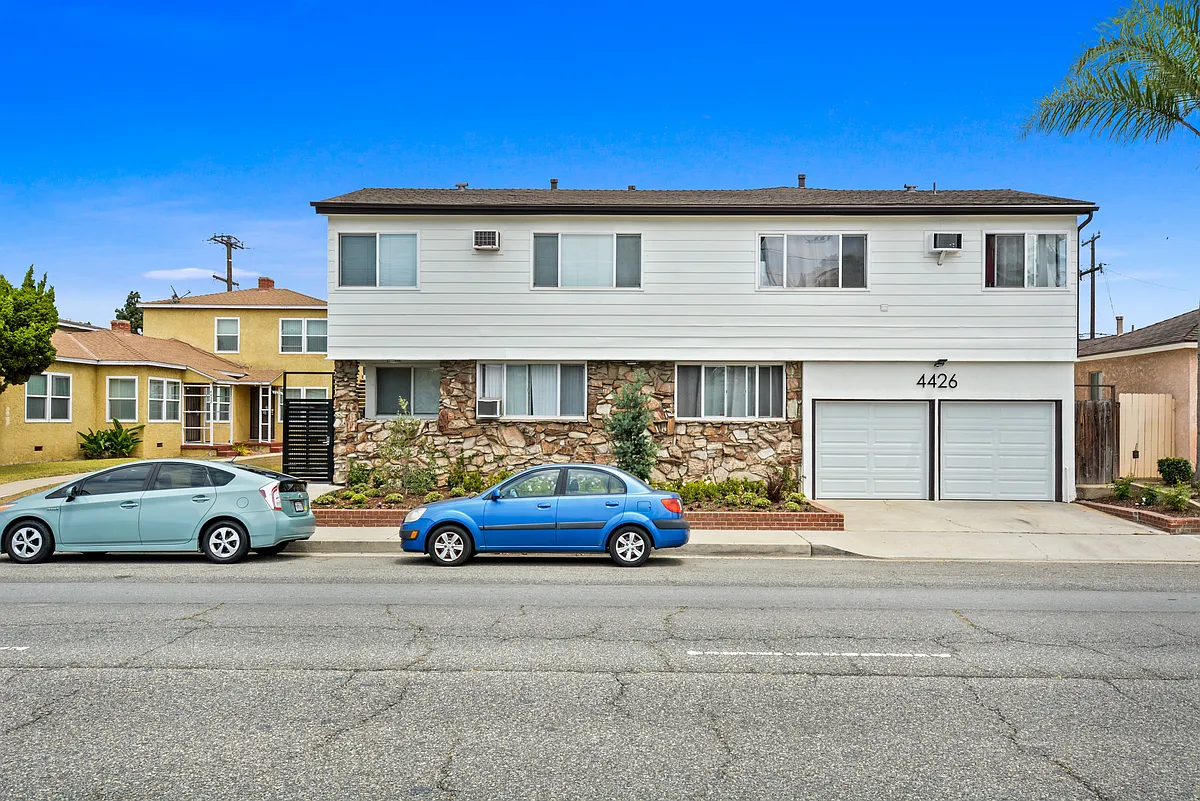 Building Photo - 4426 N Lakewood Blvd #8