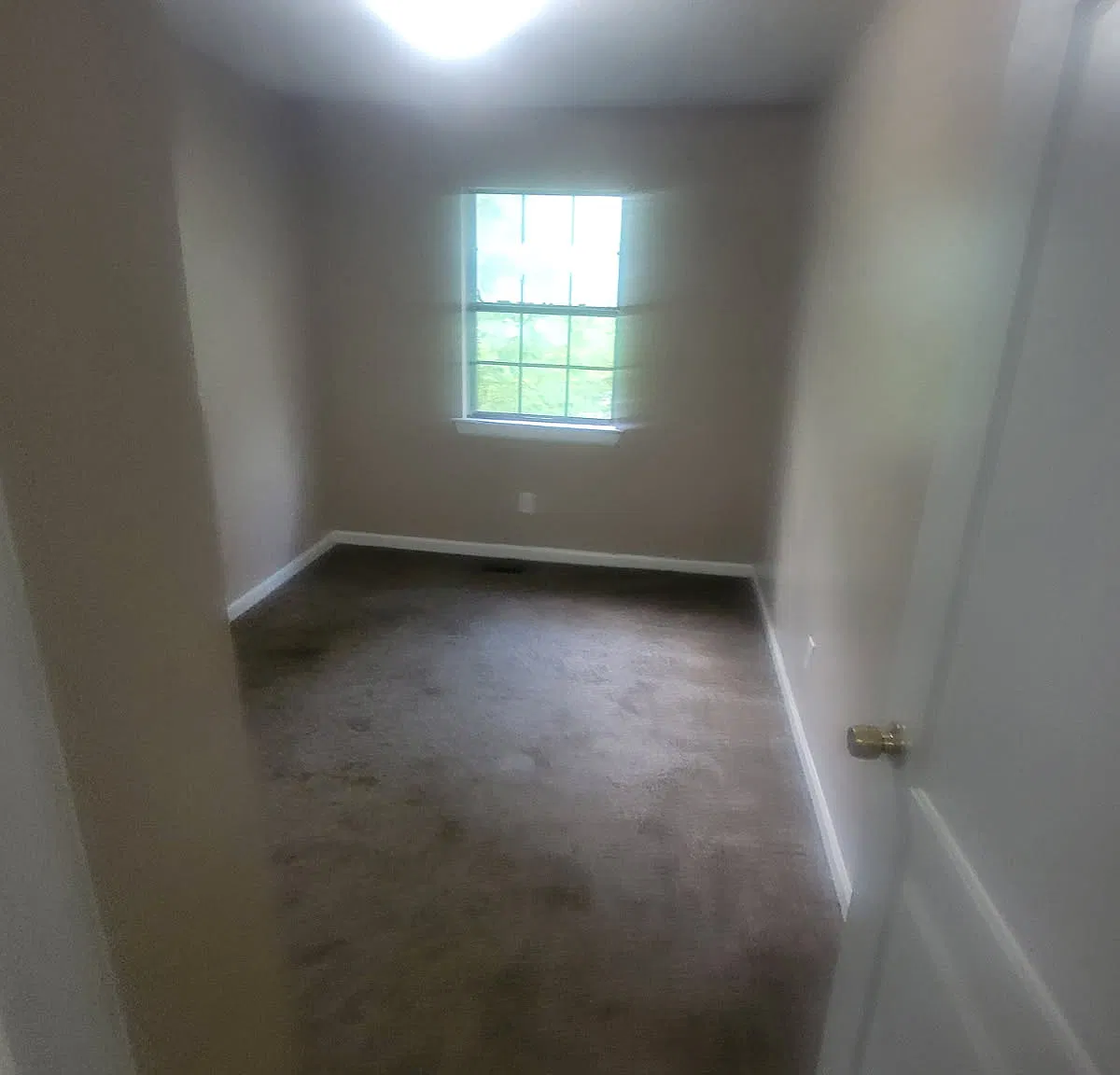 3 bed, 1.5 bath, 1100 sqft, $1,200 — Photo 2