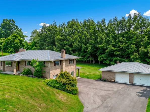 86 McHenry Rd, Indiana, PA 15701