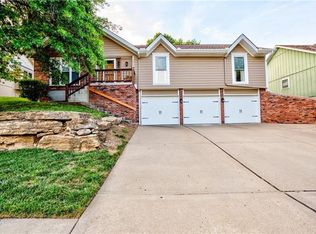 2414 NE 79th St, Gladstone, MO 64118