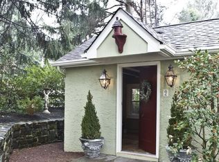 2 Walton Dr, New Hope, PA 18938