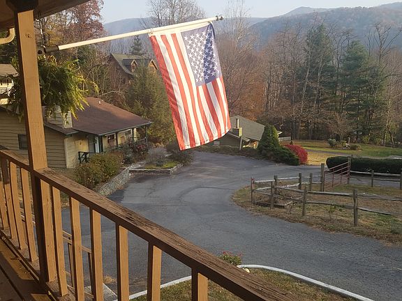 3rd image of 21 Crystalwood Ln