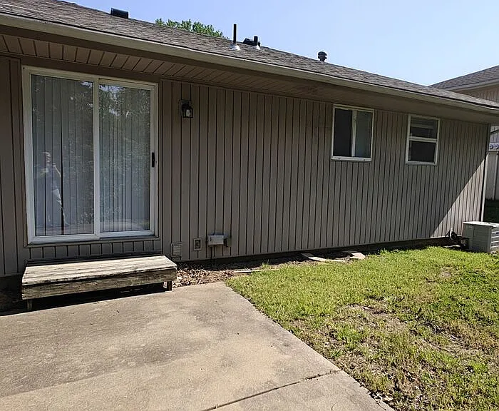 325 NW 62nd Ter — Photo 13