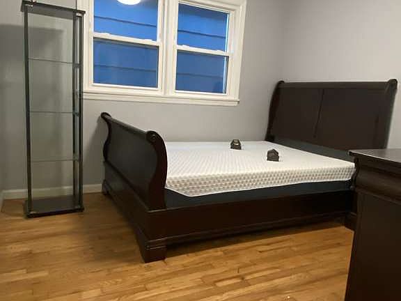 2nd image of 91 Lord Ave Floor 1