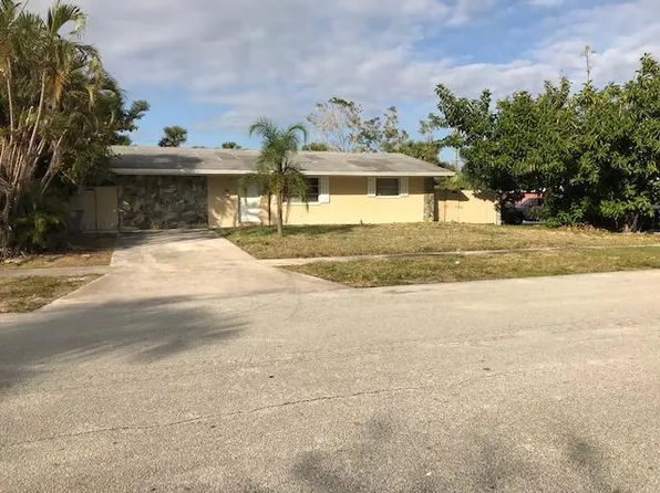 133 Cypress Dr, Lake Park, FL 33403