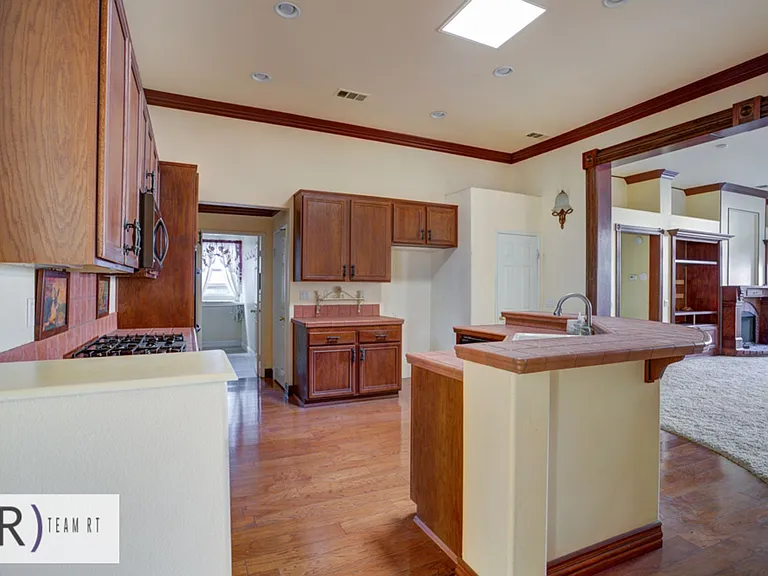 13724 Beaconsfield Ln — Photo 12