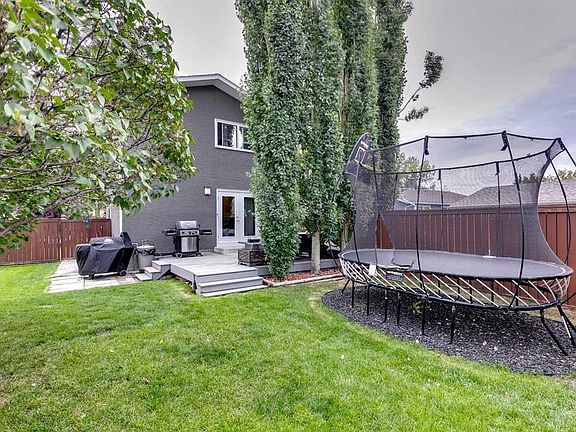 5th image of 849 Queensland Dr SE