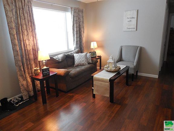 5th image of 2721 Center St