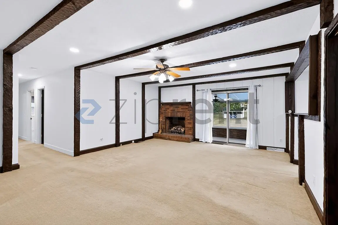 3 bed, 2010 sqft, $2,250 — Photo 3