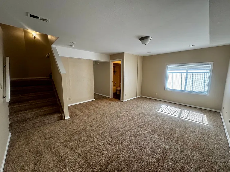 2429 E Monument St — Photo 13
