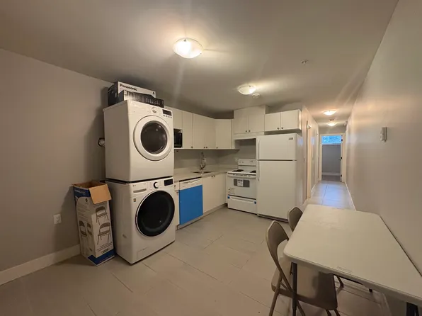 3667 Franklin St, Vancouver, BC V5K 1Y7