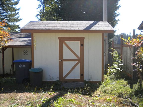 2nd image of 1861 E Trails End Dr