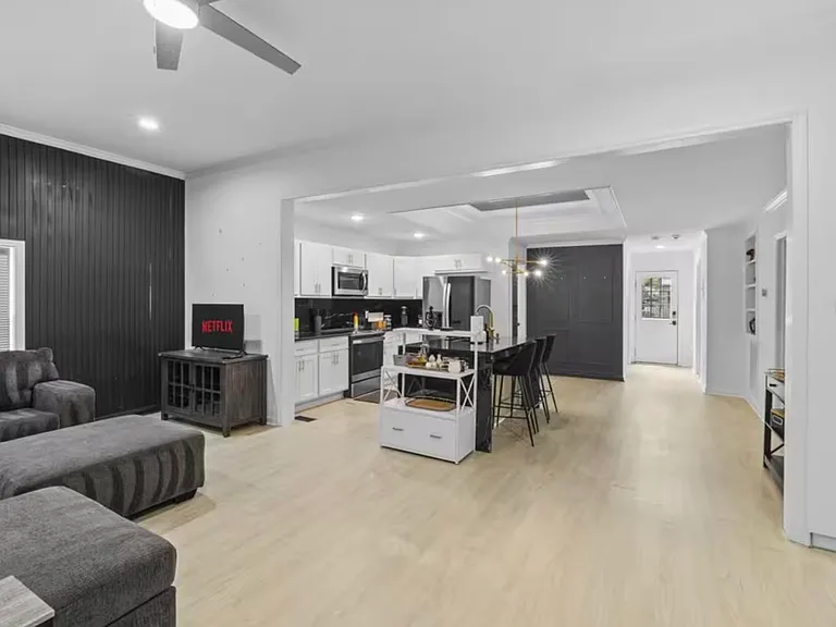 2408 Owen St — Photo 21