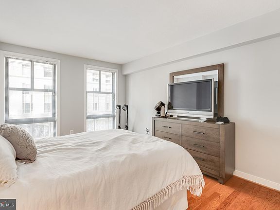 3rd image of 616 E St NW #321