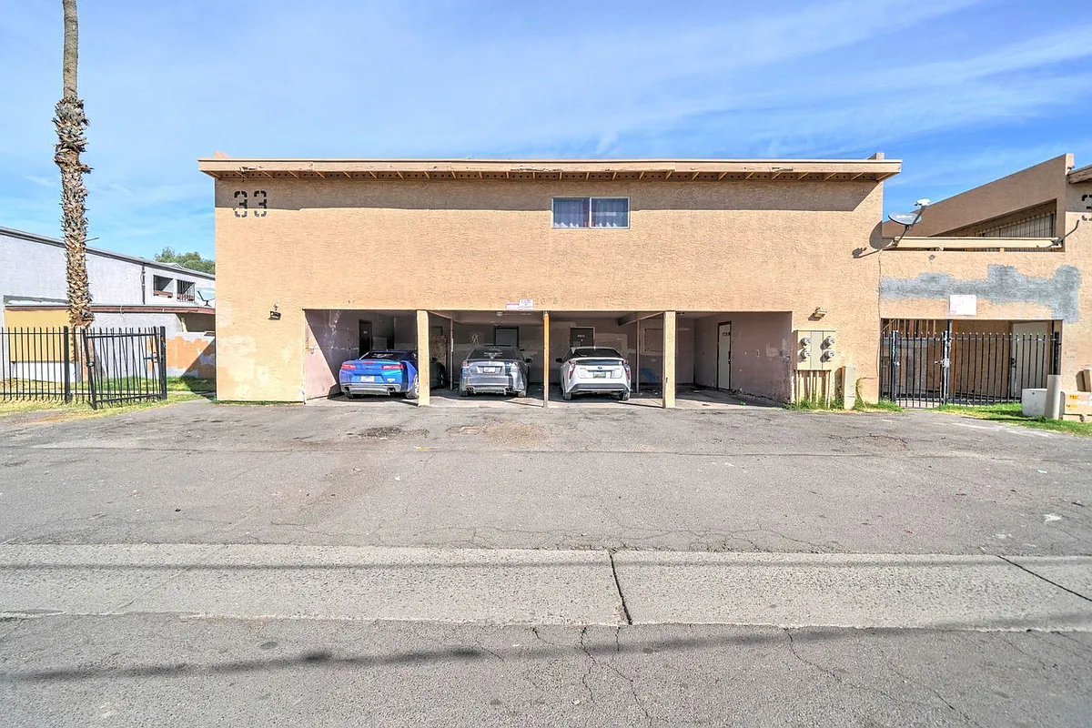 Building Photo - 2696 N 43rd Ave #33C