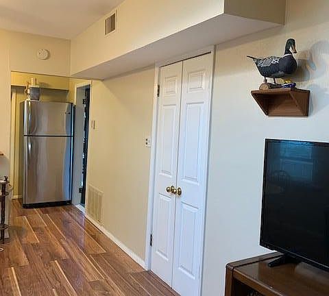 4th image of 3520 Hilleman Ave