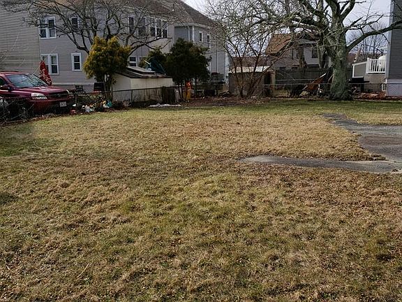 3rd image of 226 Clifford St