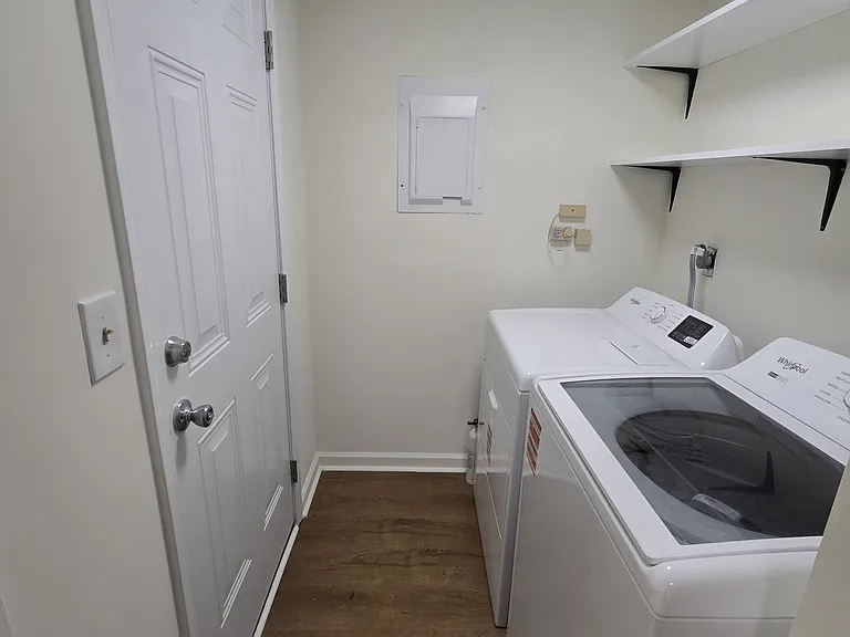 118 Chaucer Ct — Photo 11