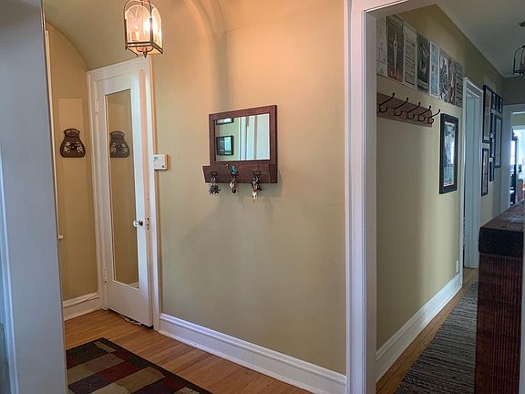 4th image of 2129 W Morse Ave APT 1