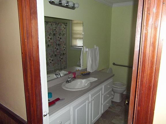 4th image of 2818 McLain St