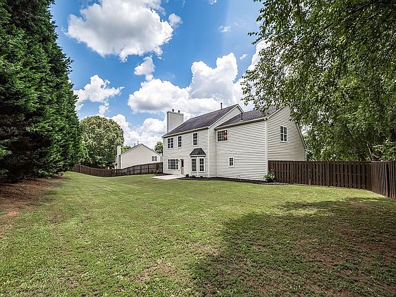 Private Fenced Yard!