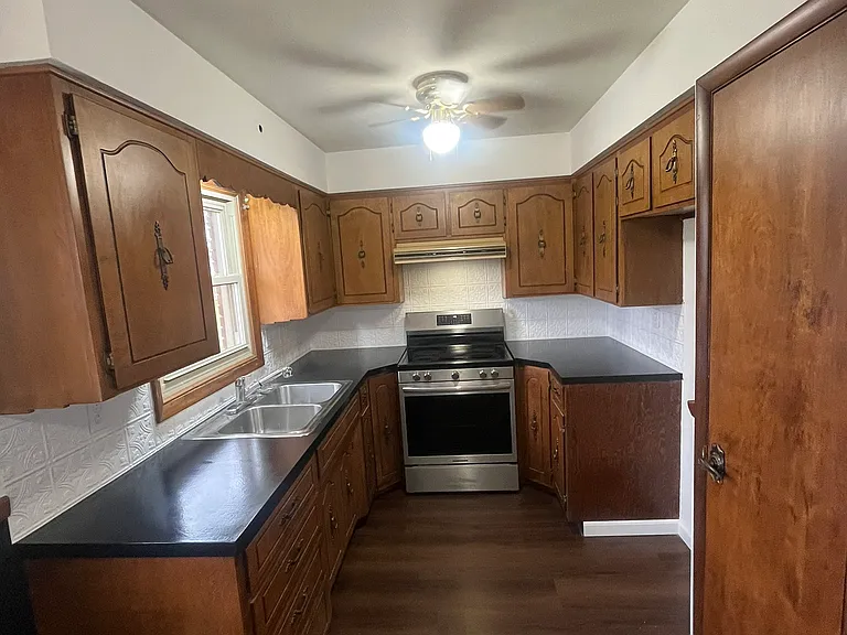 414 Wall St — Photo 21