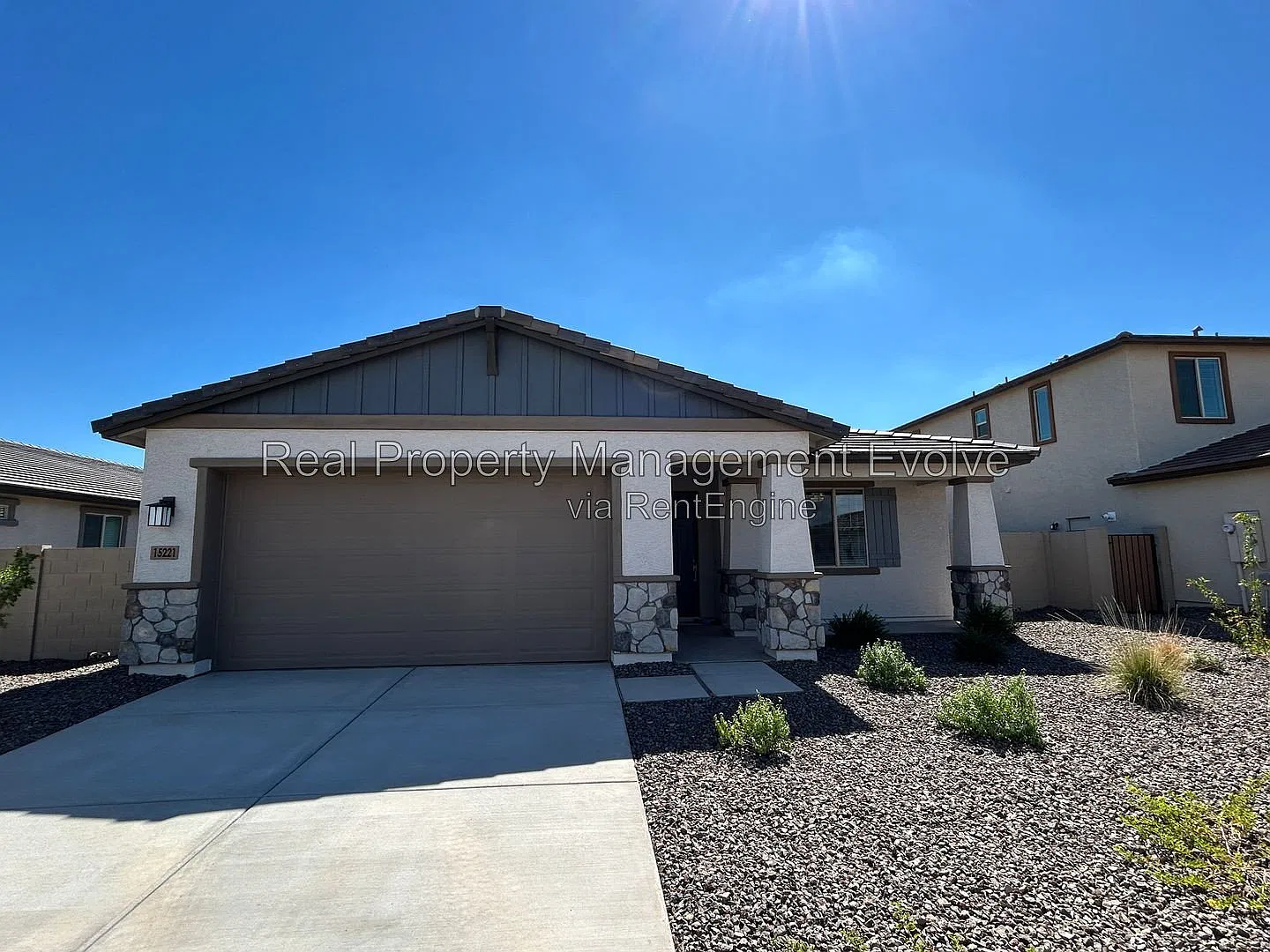 4 bed, 2.5 bath, 2113 sqft, $2,300 — Photo 2