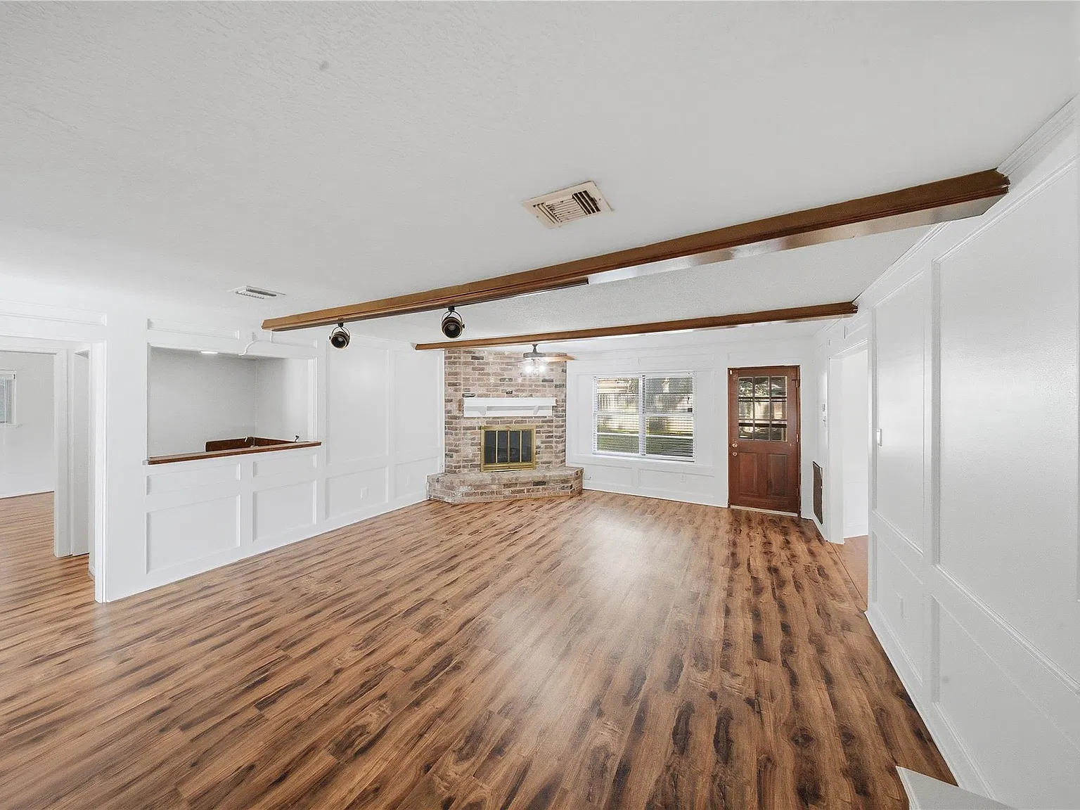 4 bed, 2.5 bath, 2526 sqft, $2,500 — Photo 4