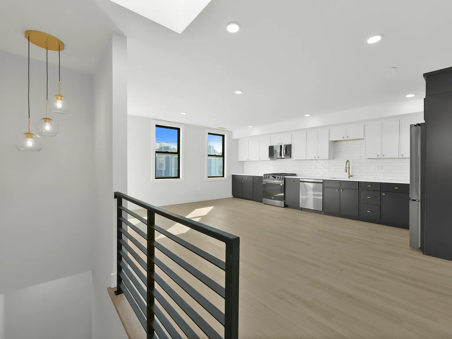 3 bed, 1100 sqft, $3,950 — Photo 3