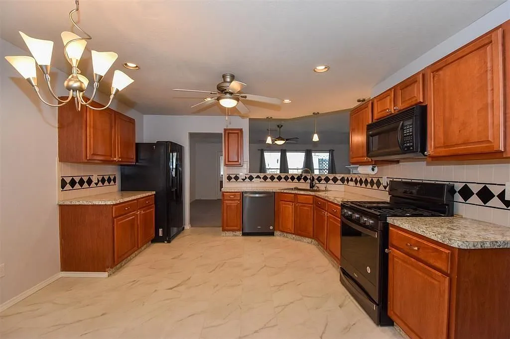 3 bed, 2.0 bath, 1905 sqft, $1,850 — Photo 1
