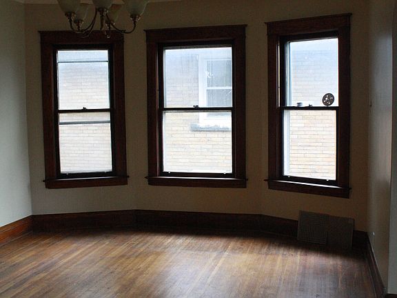 3rd image of 464 13th St #2
