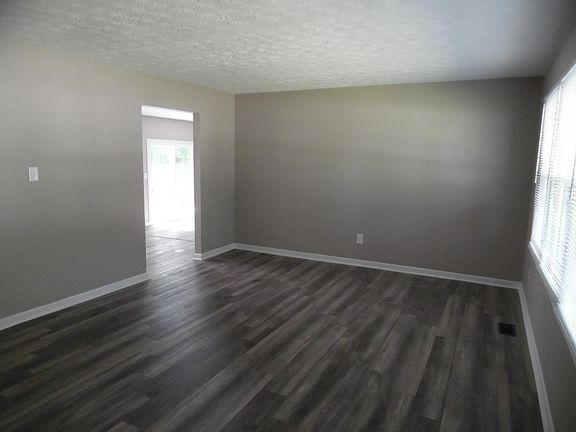 3rd image of 614 Clara Dr