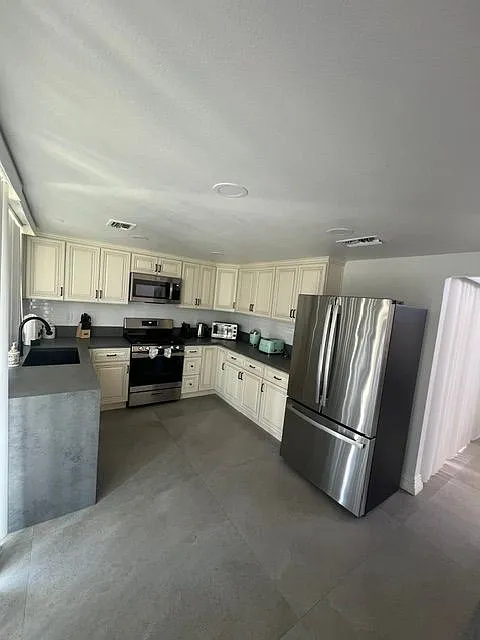 2 bed, 3.0 bath, 1381 sqft, $4,000 — Photo 2