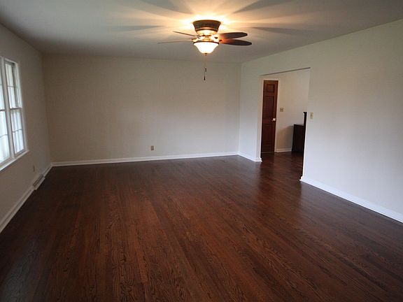 4th image of 901 Dennis Ave