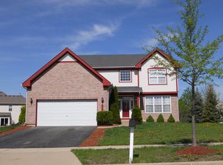 500 Golden Valley Ln, Algonquin, IL 60102