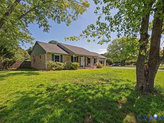 3rd image of 1011 Adkins Rd