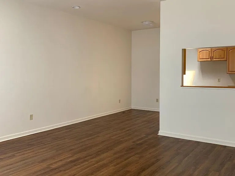 555 Broadway Ave — Photo 5