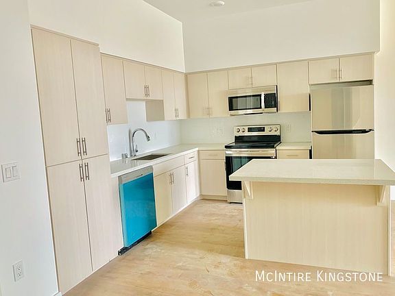 2nd image of 4055 Oakwood Ave #501