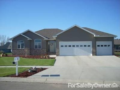 5895 26th St S, Fargo, ND, 58104