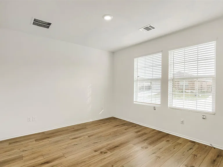 525 Sebring Cir — Photo 10
