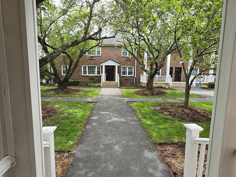 LAWRENCEVILLE GARDEN APARTMENTS AND TOWNHOMES — Photo 29